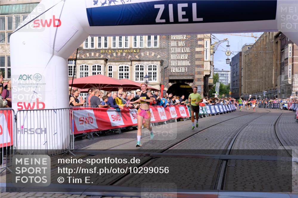 13.09.2026 - 21. swb-Marathon Bremen Tim E. http://msf.ph/oto/10299056 13.09.2026 10:38:10 Ziel 11083, 12538, 13535 meine-sportfotos.de