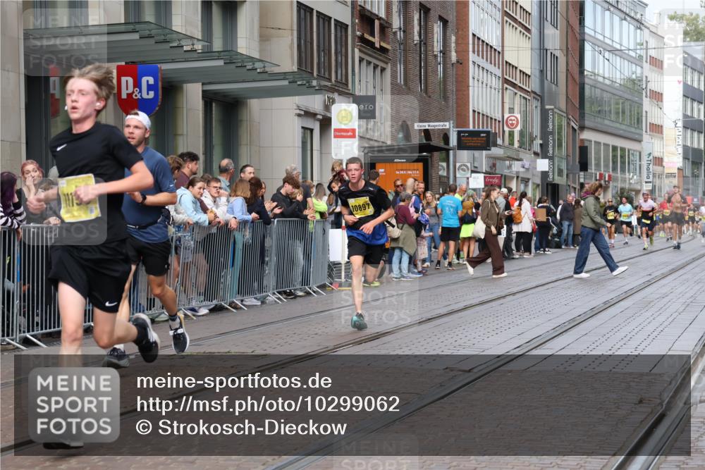 13.09.2026 - 21. swb-Marathon Bremen Strokosch-Dieckow http://msf.ph/oto/10299062 13.09.2026 10:46:32 Ziel 10289, 10445, 10504, 10590, 11060, 11155, 11199, 11212, 11344, 11608, 11661, 11783, 12364, 12375, 10228, 10590, 10897, 11110, 11155, 11287, 11356, 11706, 11926, 12035, 13511, 13609 meine-sportfotos.de