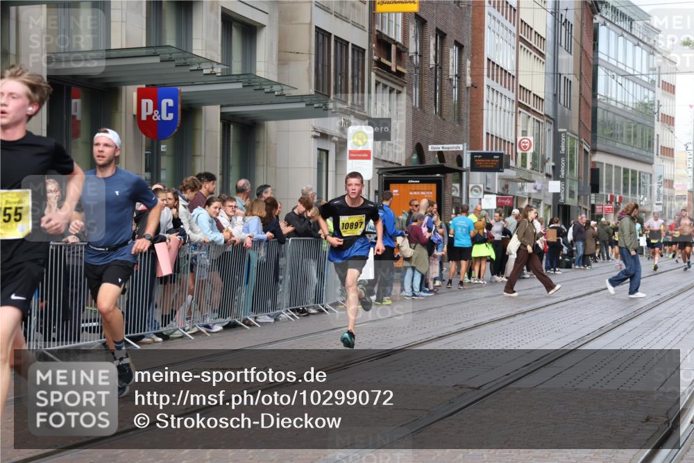 13.09.2026 - 21. swb-Marathon Bremen Strokosch-Dieckow http://msf.ph/oto/10299072 13.09.2026 10:46:33 Ziel 10289, 10445, 10504, 11060, 11199, 11212, 11344, 11608, 11661, 11783, 12364, 12375, 10228, 10590, 10897, 11110, 11155, 11287, 11356, 11706, 11926, 12035, 13511 meine-sportfotos.de