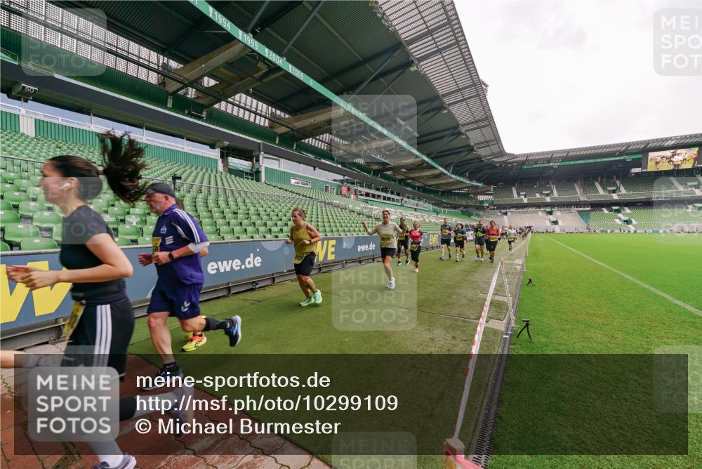 13.09.2026 - 21. swb-Marathon Bremen Michael Burmester http://msf.ph/oto/10299109 13.09.2026 10:35:58 Laufen im Stadion 10093, 10144, 10147, 10152, 10153, 10157, 10160, 10173, 10175, 10181, 10182, 10185, 10187, 10195, 10245, 10251, 10257, 10263, 10272, 10275, 10278, 10291, 10296, 10306, 10309, 10338, 10357, 10367, 10368, 10369, 10377, 10382, 10390, 10403, 10409, 10411, 10420, 10427, 10429, 10439, 10473, 10477, 10481, 10485, 10492, 10528, 10531, 10559, 10560, 10569, 10607, 10617, 10633, 10636, 10639, 10671, 10672, 10677, 10715, 10928, 11162, 11803, 11965, 10146, 10222 meine-sportfotos.de