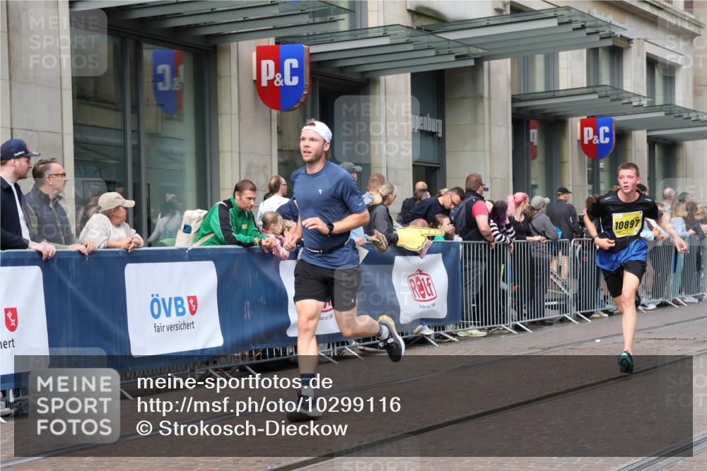 13.09.2026 - 21. swb-Marathon Bremen Strokosch-Dieckow http://msf.ph/oto/10299116 13.09.2026 10:46:34 Ziel 10289, 10445, 10504, 11060, 11199, 11212, 11344, 11608, 11661, 11783, 12364, 12375, 10228, 10590, 10897, 11110, 11155, 11287, 11356, 11706, 11926, 12035, 13511 meine-sportfotos.de