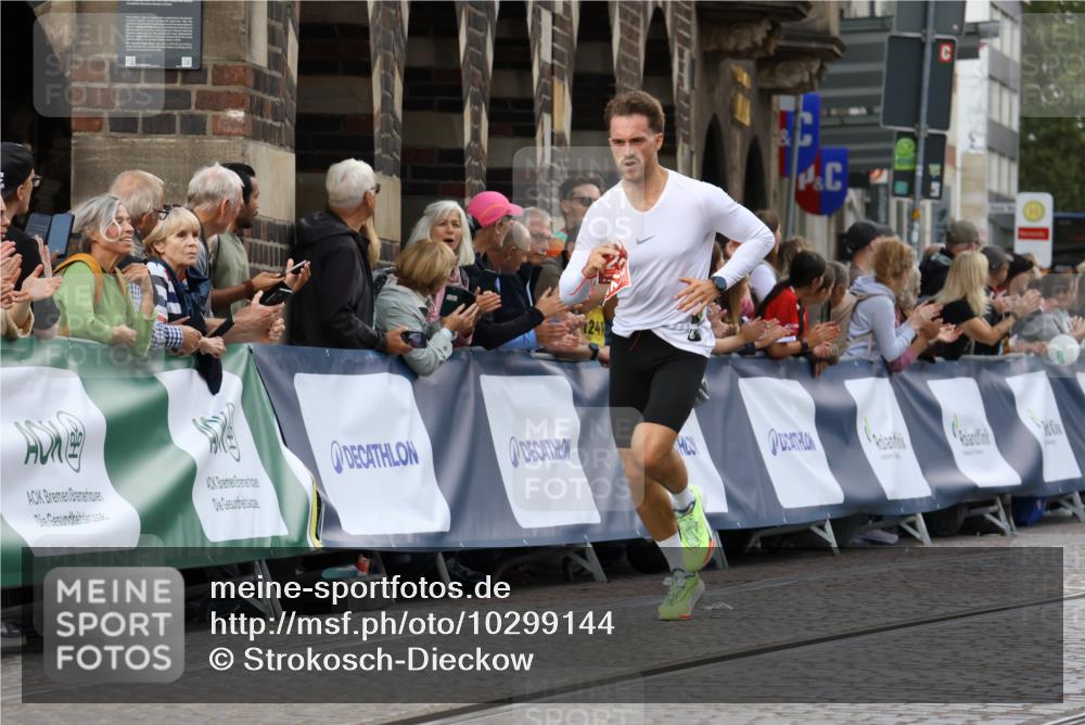 13.09.2026 - 21. swb-Marathon Bremen Strokosch-Dieckow http://msf.ph/oto/10299144 13.09.2026 12:46:02 Ziel 2032, 103, 1352, 8044 meine-sportfotos.de