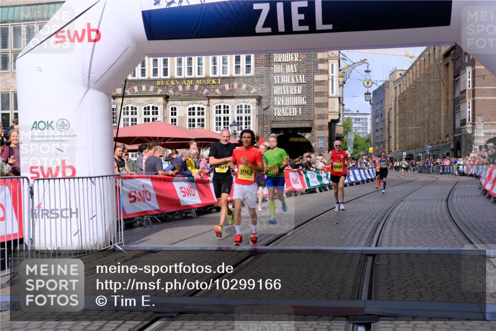 13.09.2026 - 21. swb-Marathon Bremen Tim E. http://msf.ph/oto/10299166 13.09.2026 10:38:21 Ziel 10302, 11083, 11142, 12538, 13551, 13559, 13584, 13587, 13636 meine-sportfotos.de