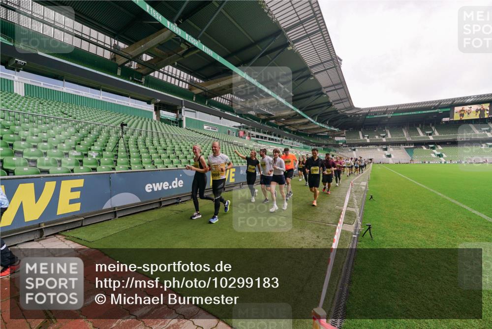 13.09.2026 - 21. swb-Marathon Bremen Michael Burmester http://msf.ph/oto/10299183 13.09.2026 10:36:14 Laufen im Stadion 10092, 10093, 10144, 10152, 10153, 10154, 10157, 10160, 10173, 10175, 10181, 10182, 10185, 10186, 10187, 10195, 10198, 10237, 10245, 10251, 10257, 10263, 10272, 10275, 10278, 10291, 10296, 10306, 10309, 10331, 10332, 10338, 10357, 10377, 10382, 10390, 10403, 10409, 10411, 10420, 10427, 10429, 10439, 10473, 10477, 10481, 10492, 10497, 10500, 10528, 10531, 10560, 10569, 10607, 10613, 10617, 10633, 10636, 10647, 10648, 10659, 10671, 10672, 10677, 10715 meine-sportfotos.de