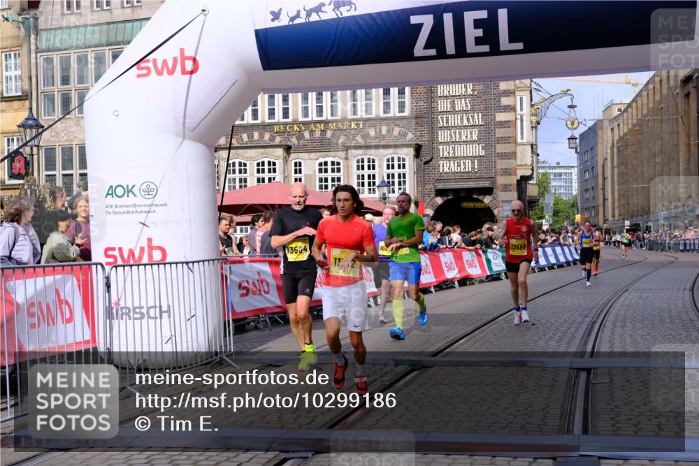 13.09.2026 - 21. swb-Marathon Bremen Tim E. http://msf.ph/oto/10299186 13.09.2026 10:38:22 Ziel 10302, 11083, 11142, 12538, 13551, 13559, 13584, 13587, 13636 meine-sportfotos.de