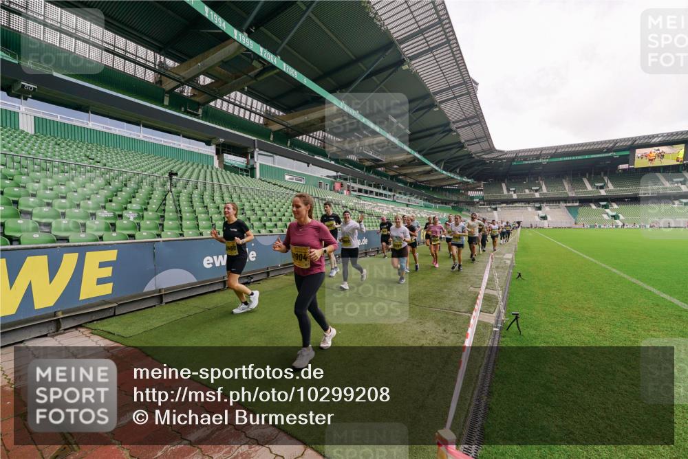 13.09.2026 - 21. swb-Marathon Bremen Michael Burmester http://msf.ph/oto/10299208 13.09.2026 10:36:18 Laufen im Stadion 10092, 10093, 10144, 10152, 10153, 10154, 10157, 10160, 10173, 10175, 10181, 10182, 10185, 10186, 10187, 10195, 10198, 10237, 10245, 10251, 10257, 10263, 10272, 10275, 10278, 10291, 10296, 10306, 10309, 10327, 10331, 10332, 10338, 10357, 10377, 10382, 10390, 10403, 10409, 10411, 10420, 10427, 10429, 10439, 10473, 10477, 10481, 10492, 10497, 10500, 10528, 10531, 10560, 10569, 10607, 10613, 10617, 10633, 10636, 10647, 10648, 10659, 10671, 10672, 10677, 10715 meine-sportfotos.de