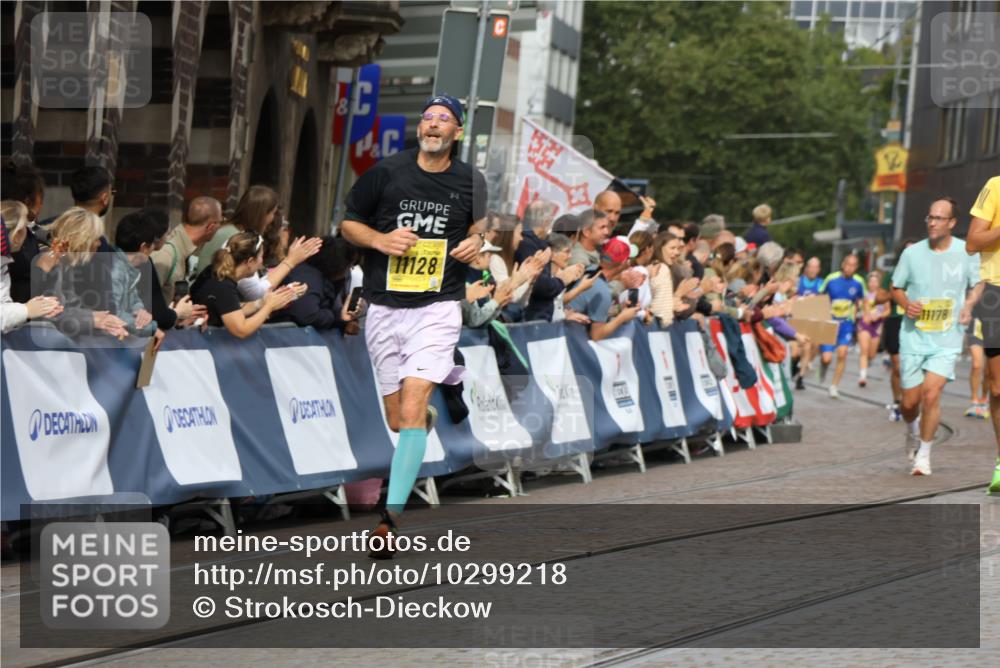 13.09.2026 - 21. swb-Marathon Bremen Strokosch-Dieckow http://msf.ph/oto/10299218 13.09.2026 10:50:17 Ziel 10452, 10508, 10593, 10876, 10966, 11005, 11035, 11183, 11415, 12380, 12510, 10170, 10233, 10525, 10840, 10923, 11276, 11497, 11499, 11622, 11680, 11742, 12045, 12078, 12447, 13562 meine-sportfotos.de