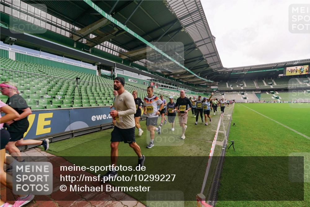 13.09.2026 - 21. swb-Marathon Bremen Michael Burmester http://msf.ph/oto/10299227 13.09.2026 10:36:22 Laufen im Stadion 10092, 10093, 10144, 10152, 10153, 10154, 10160, 10173, 10175, 10181, 10182, 10186, 10187, 10195, 10198, 10237, 10245, 10251, 10257, 10263, 10272, 10275, 10278, 10291, 10296, 10306, 10309, 10327, 10331, 10332, 10338, 10357, 10377, 10382, 10390, 10403, 10409, 10411, 10420, 10427, 10429, 10439, 10473, 10477, 10481, 10492, 10497, 10500, 10528, 10531, 10560, 10569, 10607, 10613, 10617, 10633, 10636, 10647, 10648, 10659, 10671, 10672, 10715 meine-sportfotos.de
