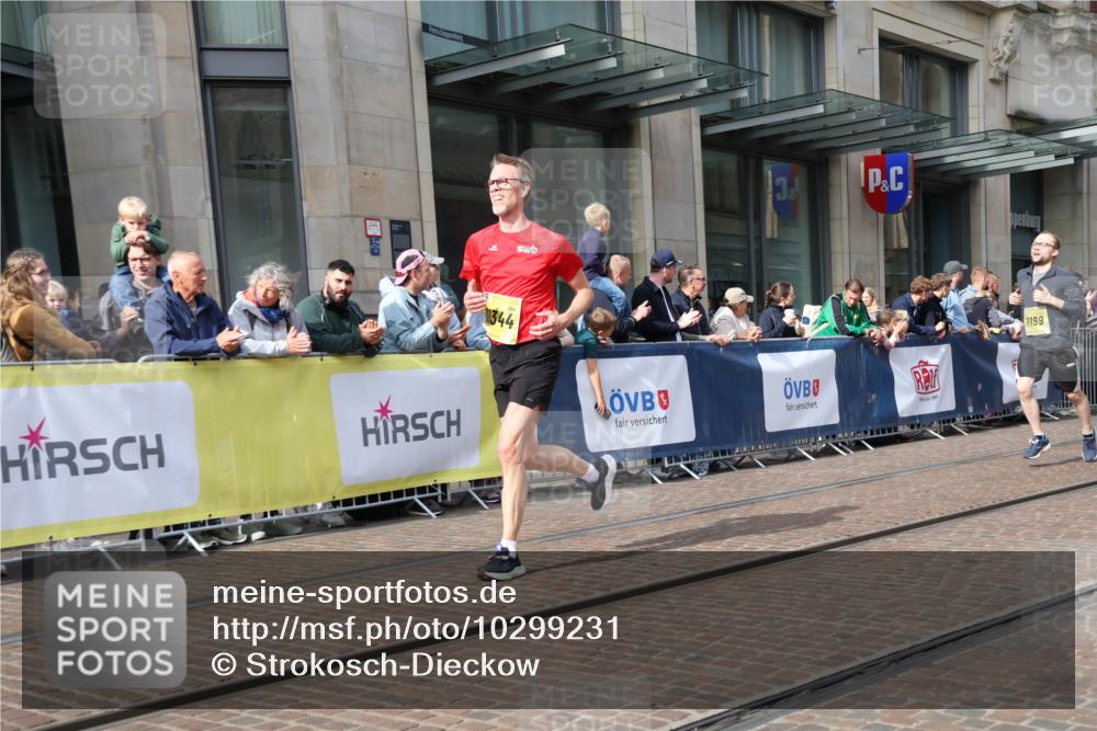 13.09.2026 - 21. swb-Marathon Bremen Strokosch-Dieckow http://msf.ph/oto/10299231 13.09.2026 10:46:57 Ziel 10189, 10310, 10319, 10744, 10898, 11060, 11187, 11269, 11462, 11650, 11651, 11814, 12048, 12195, 12298, 12415, 12470, 13528, 13545, 13589, 13613, 10289, 10445, 10504, 10590, 11060, 11155, 11199, 11212, 11344, 11608, 11661, 11783, 12364, 12375 meine-sportfotos.de