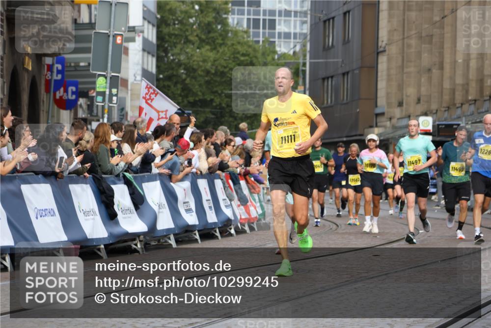 13.09.2026 - 21. swb-Marathon Bremen Strokosch-Dieckow http://msf.ph/oto/10299245 13.09.2026 10:50:19 Ziel 10452, 10508, 10593, 10876, 10966, 11005, 11035, 11183, 11415, 12240, 12380, 12510, 10233, 10525, 10840, 10923, 11276, 11622, 11664, 11680, 11742, 12045, 12078, 12447, 13562 meine-sportfotos.de