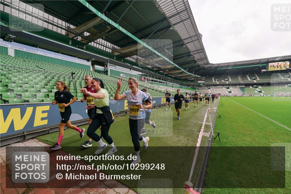 13.09.2026 - 21. swb-Marathon Bremen Michael Burmester http://msf.ph/oto/10299248 13.09.2026 10:36:27 Laufen im Stadion 10092, 10093, 10144, 10152, 10153, 10154, 10160, 10173, 10175, 10181, 10182, 10186, 10187, 10195, 10198, 10237, 10245, 10251, 10257, 10263, 10272, 10275, 10278, 10291, 10296, 10306, 10309, 10327, 10331, 10332, 10338, 10357, 10377, 10382, 10390, 10403, 10409, 10411, 10420, 10427, 10429, 10439, 10473, 10477, 10481, 10492, 10497, 10500, 10516, 10528, 10531, 10560, 10569, 10607, 10613, 10617, 10633, 10636, 10647, 10648, 10659, 10663, 10671, 10672, 10715 meine-sportfotos.de