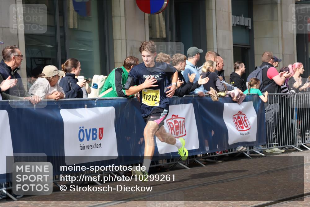 13.09.2026 - 21. swb-Marathon Bremen Strokosch-Dieckow http://msf.ph/oto/10299261 13.09.2026 10:46:59 Ziel 10189, 10310, 10319, 10744, 10807, 10898, 11187, 11269, 11462, 11650, 11651, 11814, 12048, 12195, 12298, 12415, 12470, 13528, 13545, 13589, 13613, 10289, 10445, 10504, 11060, 11199, 11212, 11344, 11608, 11661, 11783, 12364, 12375 meine-sportfotos.de