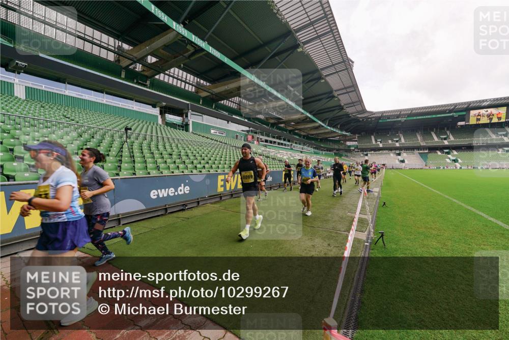 13.09.2026 - 21. swb-Marathon Bremen Michael Burmester http://msf.ph/oto/10299267 13.09.2026 10:36:31 Laufen im Stadion 10092, 10093, 10144, 10152, 10153, 10154, 10160, 10173, 10175, 10181, 10182, 10186, 10187, 10195, 10198, 10237, 10245, 10251, 10257, 10263, 10272, 10275, 10278, 10291, 10296, 10306, 10309, 10327, 10331, 10332, 10338, 10357, 10377, 10382, 10390, 10403, 10409, 10411, 10420, 10427, 10429, 10439, 10444, 10473, 10477, 10481, 10492, 10497, 10500, 10516, 10528, 10531, 10560, 10569, 10607, 10613, 10617, 10633, 10636, 10647, 10648, 10659, 10663, 10671, 10672, 10715 meine-sportfotos.de