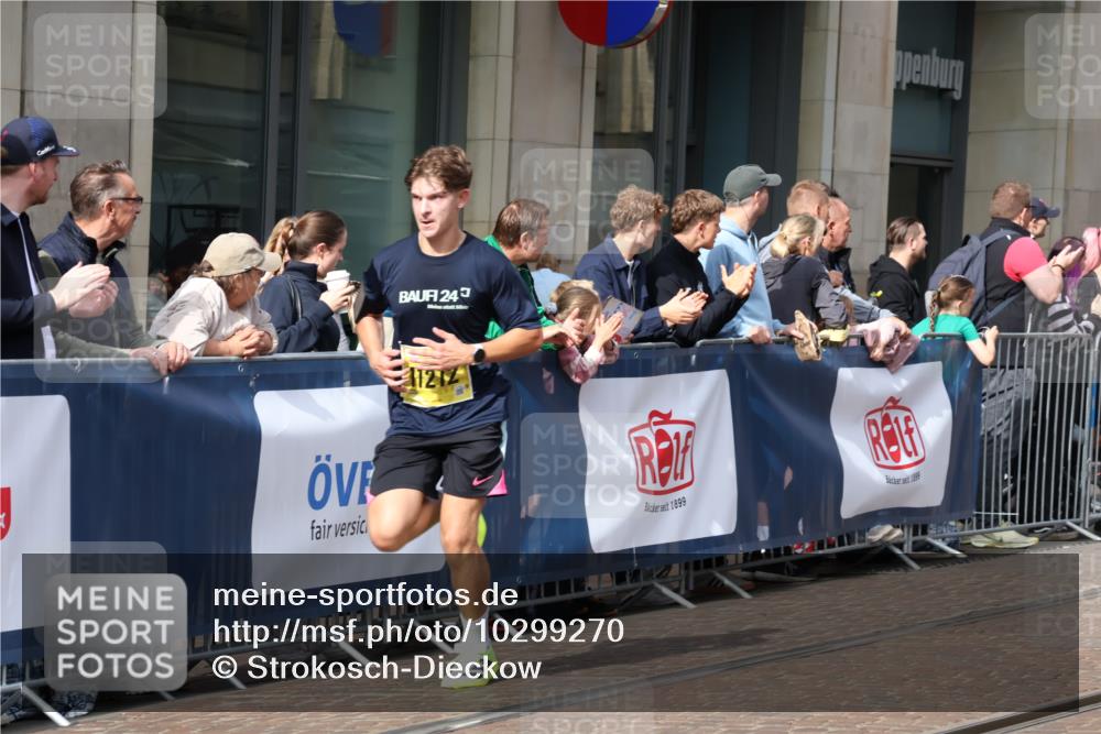 13.09.2026 - 21. swb-Marathon Bremen Strokosch-Dieckow http://msf.ph/oto/10299270 13.09.2026 10:46:59 Ziel 10189, 10310, 10319, 10744, 10807, 10898, 11187, 11269, 11462, 11650, 11651, 11814, 12048, 12195, 12298, 12415, 12470, 13528, 13545, 13589, 13613, 10289, 10445, 10504, 11060, 11199, 11212, 11344, 11608, 11661, 11783, 12364, 12375 meine-sportfotos.de