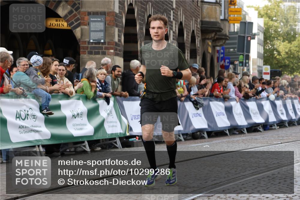13.09.2026 - 21. swb-Marathon Bremen Strokosch-Dieckow http://msf.ph/oto/10299286 13.09.2026 12:46:29 Ziel 103, 1352, 2143, 8044, 238, 574, 841, 1391 meine-sportfotos.de