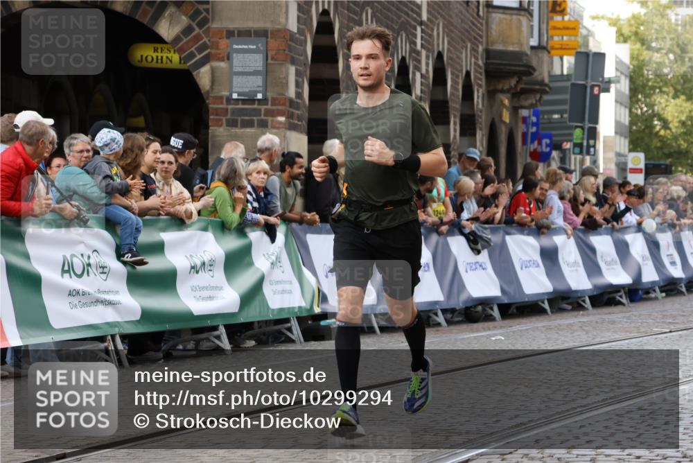 13.09.2026 - 21. swb-Marathon Bremen Strokosch-Dieckow http://msf.ph/oto/10299294 13.09.2026 12:46:29 Ziel 103, 1352, 2143, 8044, 238, 574, 841, 1391 meine-sportfotos.de