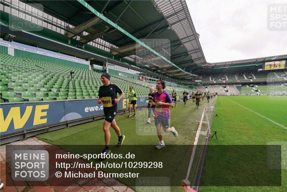 13.09.2026 - 21. swb-Marathon Bremen Michael Burmester http://msf.ph/oto/10299298 13.09.2026 10:36:38 Laufen im Stadion 10092, 10150, 10152, 10153, 10154, 10160, 10173, 10175, 10181, 10182, 10186, 10187, 10195, 10198, 10237, 10245, 10251, 10257, 10263, 10272, 10275, 10278, 10291, 10296, 10306, 10309, 10315, 10327, 10331, 10332, 10338, 10357, 10377, 10382, 10390, 10403, 10409, 10411, 10420, 10427, 10429, 10439, 10444, 10473, 10477, 10481, 10492, 10497, 10500, 10516, 10531, 10560, 10569, 10607, 10613, 10617, 10633, 10636, 10647, 10648, 10659, 10663, 10671, 10672, 10715 meine-sportfotos.de