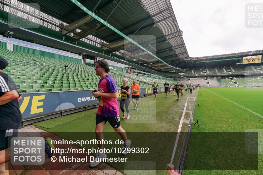 13.09.2026 - 21. swb-Marathon Bremen Michael Burmester http://msf.ph/oto/10299302 13.09.2026 10:36:39 Laufen im Stadion 10092, 10150, 10152, 10153, 10154, 10160, 10173, 10175, 10181, 10182, 10186, 10187, 10195, 10198, 10237, 10245, 10251, 10257, 10263, 10272, 10275, 10278, 10291, 10296, 10306, 10309, 10315, 10327, 10331, 10332, 10338, 10357, 10377, 10382, 10390, 10403, 10409, 10411, 10420, 10429, 10439, 10444, 10473, 10477, 10481, 10492, 10497, 10500, 10516, 10531, 10560, 10569, 10607, 10613, 10617, 10633, 10636, 10647, 10648, 10659, 10663, 10671, 10672, 10674, 10715 meine-sportfotos.de