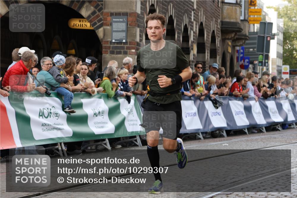13.09.2026 - 21. swb-Marathon Bremen Strokosch-Dieckow http://msf.ph/oto/10299307 13.09.2026 12:46:29 Ziel 103, 1352, 2143, 8044, 238, 574, 841, 1391 meine-sportfotos.de