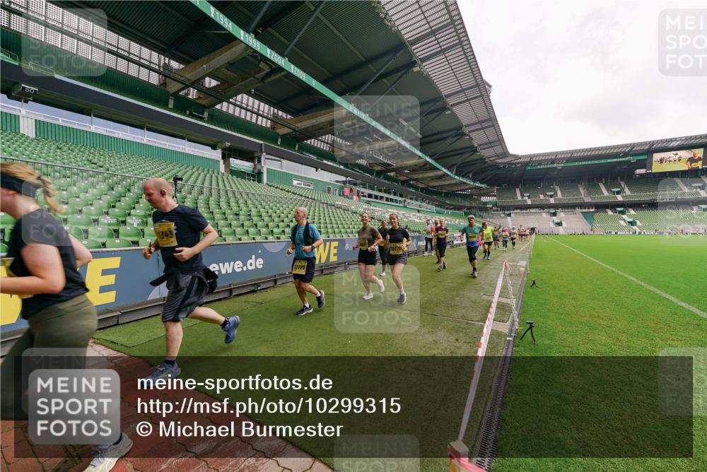 13.09.2026 - 21. swb-Marathon Bremen Michael Burmester http://msf.ph/oto/10299315 13.09.2026 10:36:43 Laufen im Stadion 10092, 10150, 10152, 10153, 10154, 10160, 10173, 10175, 10181, 10182, 10186, 10187, 10195, 10198, 10237, 10245, 10251, 10257, 10263, 10272, 10275, 10278, 10291, 10296, 10306, 10309, 10315, 10327, 10331, 10332, 10338, 10357, 10377, 10382, 10390, 10403, 10409, 10411, 10420, 10429, 10439, 10444, 10473, 10477, 10481, 10492, 10497, 10500, 10516, 10531, 10560, 10569, 10598, 10607, 10613, 10617, 10633, 10636, 10647, 10648, 10659, 10663, 10671, 10672, 10674 meine-sportfotos.de
