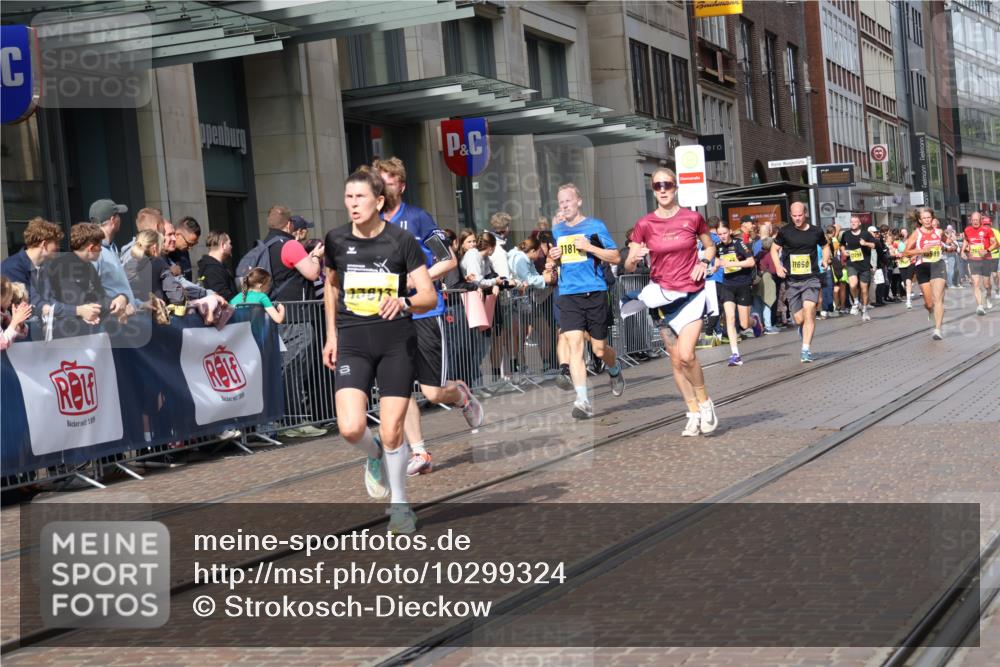 13.09.2026 - 21. swb-Marathon Bremen Strokosch-Dieckow http://msf.ph/oto/10299324 13.09.2026 10:47:03 Ziel 10189, 10270, 10310, 10319, 10744, 10807, 10873, 10898, 11187, 11269, 11462, 11469, 11646, 11650, 11651, 11814, 12048, 12195, 12296, 12298, 12415, 12470, 13521, 13528, 13545, 13589, 10289, 10445, 10504, 11060, 11199, 11212, 11344, 11608, 11661, 11783, 12364, 12375, 12415, 12470, 13613 meine-sportfotos.de