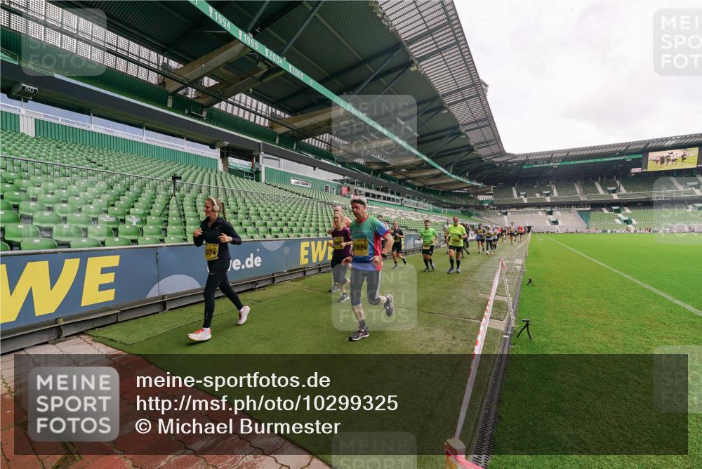 13.09.2026 - 21. swb-Marathon Bremen Michael Burmester http://msf.ph/oto/10299325 13.09.2026 10:36:45 Laufen im Stadion 10092, 10150, 10152, 10153, 10154, 10160, 10173, 10175, 10181, 10182, 10186, 10187, 10195, 10198, 10237, 10245, 10251, 10257, 10263, 10272, 10275, 10278, 10291, 10296, 10306, 10309, 10315, 10327, 10331, 10332, 10338, 10357, 10377, 10382, 10390, 10403, 10409, 10411, 10420, 10429, 10439, 10444, 10473, 10477, 10481, 10492, 10497, 10500, 10516, 10531, 10560, 10569, 10598, 10607, 10613, 10617, 10633, 10636, 10647, 10648, 10659, 10663, 10671, 10672, 10674 meine-sportfotos.de