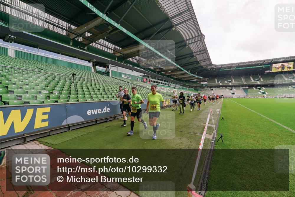 13.09.2026 - 21. swb-Marathon Bremen Michael Burmester http://msf.ph/oto/10299332 13.09.2026 10:36:47 Laufen im Stadion 10092, 10150, 10152, 10153, 10154, 10160, 10173, 10175, 10181, 10182, 10186, 10187, 10195, 10198, 10237, 10245, 10251, 10257, 10263, 10272, 10275, 10278, 10291, 10296, 10306, 10309, 10315, 10327, 10331, 10332, 10338, 10357, 10382, 10390, 10403, 10409, 10411, 10420, 10429, 10439, 10444, 10473, 10477, 10481, 10492, 10497, 10500, 10516, 10531, 10560, 10569, 10598, 10607, 10613, 10617, 10633, 10636, 10647, 10648, 10659, 10663, 10671, 10672, 10674 meine-sportfotos.de