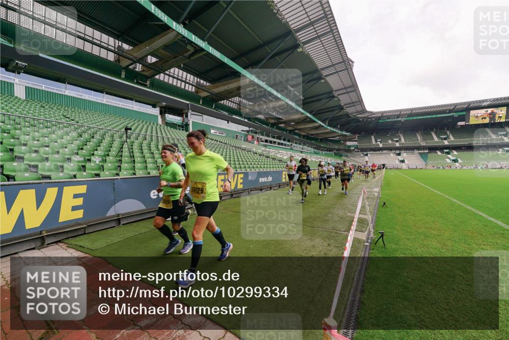 13.09.2026 - 21. swb-Marathon Bremen Michael Burmester http://msf.ph/oto/10299334 13.09.2026 10:36:47 Laufen im Stadion 10092, 10150, 10152, 10153, 10154, 10160, 10173, 10175, 10181, 10182, 10186, 10187, 10195, 10198, 10237, 10245, 10251, 10257, 10263, 10272, 10275, 10278, 10291, 10296, 10306, 10309, 10315, 10327, 10331, 10332, 10338, 10357, 10382, 10390, 10403, 10409, 10411, 10420, 10429, 10439, 10444, 10473, 10477, 10481, 10492, 10497, 10500, 10516, 10531, 10560, 10569, 10598, 10607, 10613, 10617, 10633, 10636, 10647, 10648, 10659, 10663, 10671, 10672, 10674 meine-sportfotos.de