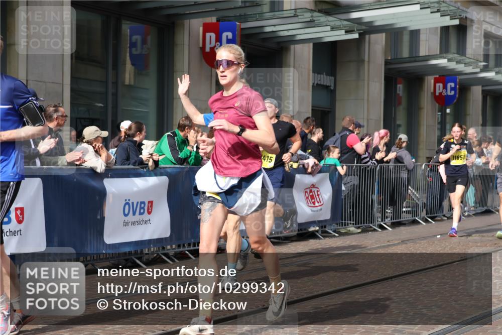 13.09.2026 - 21. swb-Marathon Bremen Strokosch-Dieckow http://msf.ph/oto/10299342 13.09.2026 10:47:05 Ziel 10189, 10223, 10270, 10310, 10319, 10807, 10873, 10898, 11187, 11269, 11462, 11469, 11646, 11650, 11651, 11814, 12048, 12195, 12296, 12298, 12318, 13521, 13528, 13545, 13589, 10289, 10445, 10504, 10744, 11060, 11199, 11212, 11344, 11608, 11650, 11651, 11661, 11783, 11814, 12364, 12375, 12415, 12470, 13613 meine-sportfotos.de