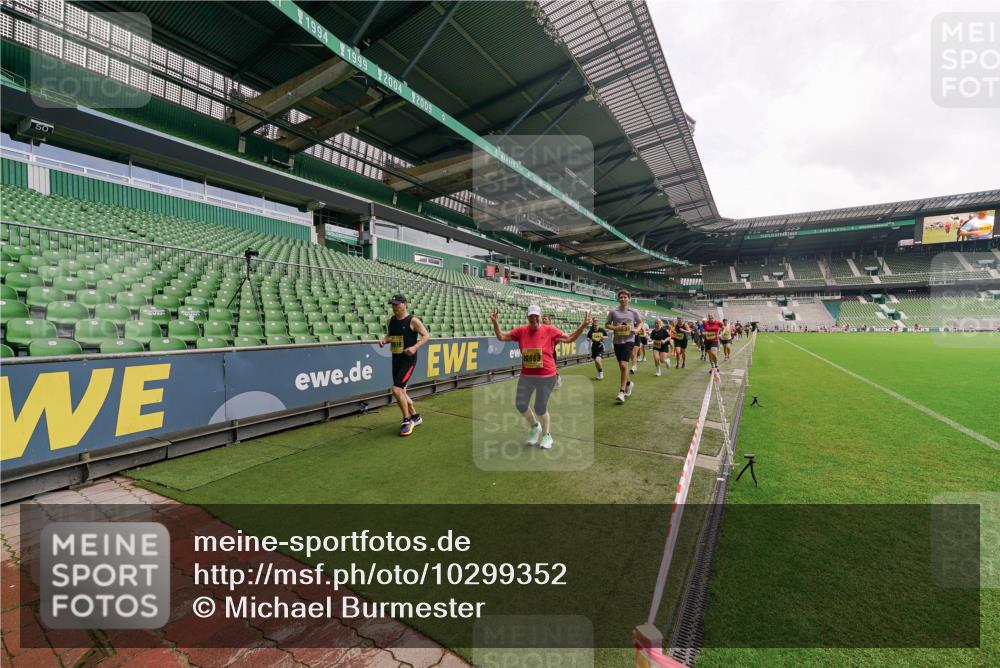 13.09.2026 - 21. swb-Marathon Bremen Michael Burmester http://msf.ph/oto/10299352 13.09.2026 10:36:53 Laufen im Stadion 10092, 10150, 10152, 10153, 10154, 10160, 10181, 10182, 10186, 10187, 10195, 10198, 10237, 10251, 10257, 10263, 10272, 10273, 10274, 10275, 10278, 10291, 10296, 10306, 10309, 10315, 10323, 10327, 10331, 10332, 10338, 10357, 10382, 10390, 10403, 10409, 10411, 10420, 10429, 10439, 10444, 10473, 10477, 10481, 10497, 10500, 10516, 10531, 10560, 10569, 10598, 10607, 10613, 10617, 10633, 10636, 10647, 10648, 10659, 10663, 10671, 10672, 10674 meine-sportfotos.de