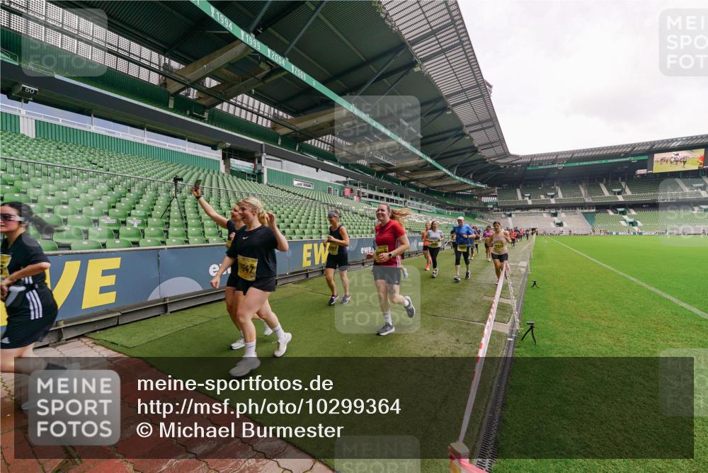 13.09.2026 - 21. swb-Marathon Bremen Michael Burmester http://msf.ph/oto/10299364 13.09.2026 10:36:57 Laufen im Stadion 10090, 10091, 10092, 10150, 10152, 10153, 10154, 10160, 10181, 10182, 10186, 10187, 10195, 10198, 10237, 10251, 10257, 10263, 10272, 10273, 10274, 10275, 10278, 10283, 10291, 10296, 10306, 10315, 10323, 10327, 10331, 10332, 10338, 10357, 10382, 10390, 10403, 10409, 10411, 10420, 10429, 10439, 10444, 10473, 10477, 10481, 10497, 10500, 10516, 10531, 10560, 10569, 10598, 10607, 10613, 10617, 10633, 10636, 10647, 10648, 10659, 10663, 10671, 10672, 10674 meine-sportfotos.de