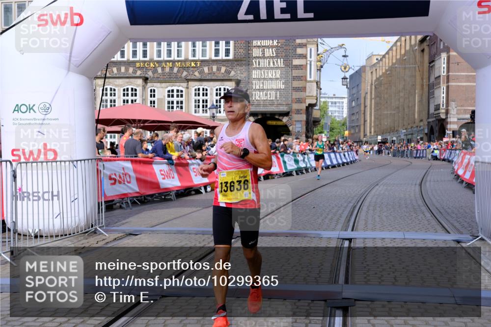 13.09.2026 - 21. swb-Marathon Bremen Tim E. http://msf.ph/oto/10299365 13.09.2026 10:38:29 Ziel 10302, 11142, 13551, 13553, 13559, 13584, 13587, 13636 meine-sportfotos.de