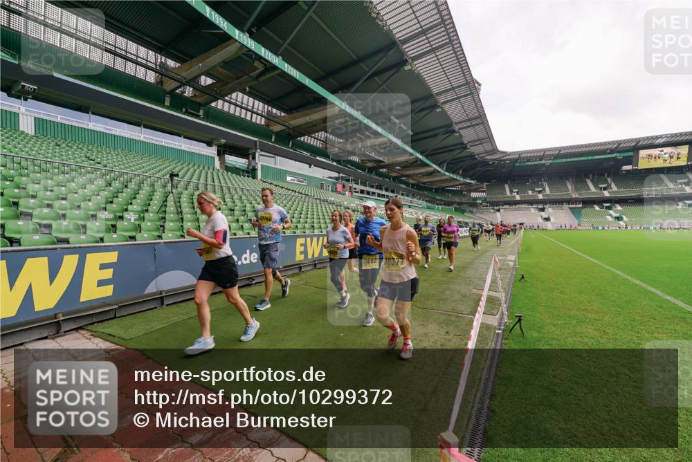 13.09.2026 - 21. swb-Marathon Bremen Michael Burmester http://msf.ph/oto/10299372 13.09.2026 10:36:59 Laufen im Stadion 10090, 10091, 10092, 10150, 10152, 10153, 10154, 10160, 10182, 10186, 10187, 10195, 10198, 10237, 10251, 10257, 10263, 10272, 10273, 10274, 10275, 10278, 10283, 10291, 10296, 10306, 10315, 10323, 10327, 10331, 10332, 10338, 10357, 10382, 10390, 10403, 10409, 10411, 10420, 10429, 10439, 10444, 10473, 10477, 10481, 10488, 10497, 10500, 10516, 10531, 10560, 10569, 10598, 10607, 10613, 10617, 10633, 10647, 10648, 10659, 10663, 10671, 10672, 10674 meine-sportfotos.de
