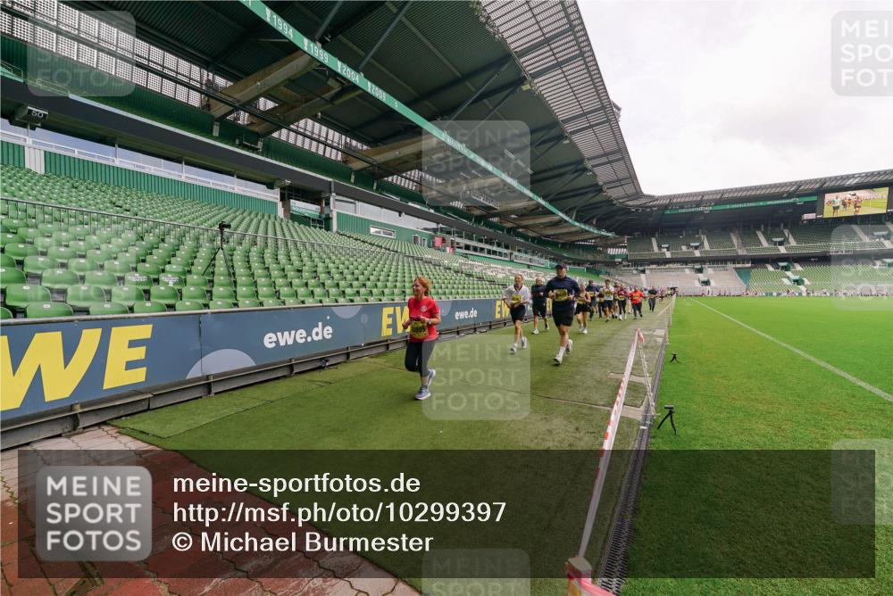 13.09.2026 - 21. swb-Marathon Bremen Michael Burmester http://msf.ph/oto/10299397 13.09.2026 10:37:06 Laufen im Stadion 10090, 10091, 10092, 10150, 10152, 10153, 10154, 10160, 10182, 10186, 10187, 10195, 10198, 10237, 10251, 10257, 10263, 10272, 10273, 10274, 10275, 10278, 10283, 10291, 10296, 10306, 10315, 10323, 10327, 10331, 10332, 10338, 10357, 10382, 10390, 10403, 10409, 10411, 10420, 10429, 10439, 10444, 10473, 10477, 10481, 10488, 10497, 10500, 10516, 10531, 10560, 10569, 10598, 10607, 10613, 10617, 10633, 10647, 10648, 10659, 10663, 10671, 10672, 10674 meine-sportfotos.de