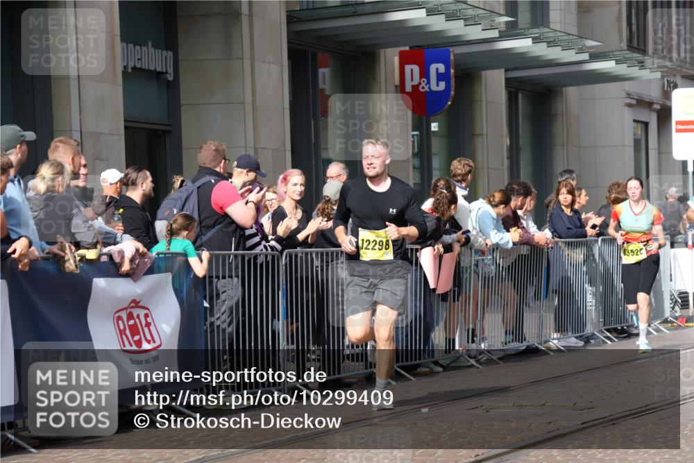 13.09.2026 - 21. swb-Marathon Bremen Strokosch-Dieckow http://msf.ph/oto/10299409 13.09.2026 10:47:10 Ziel 10189, 10210, 10223, 10270, 10310, 10319, 10594, 10807, 10860, 10873, 10898, 11130, 11187, 11269, 11462, 11469, 11646, 11809, 12048, 12195, 12296, 12298, 12318, 12547, 13521, 13528, 13545, 10289, 10445, 10504, 10744, 11060, 11199, 11212, 11344, 11608, 11650, 11651, 11661, 11783, 11814, 12364, 12375, 12415, 12470, 13589, 13613 meine-sportfotos.de