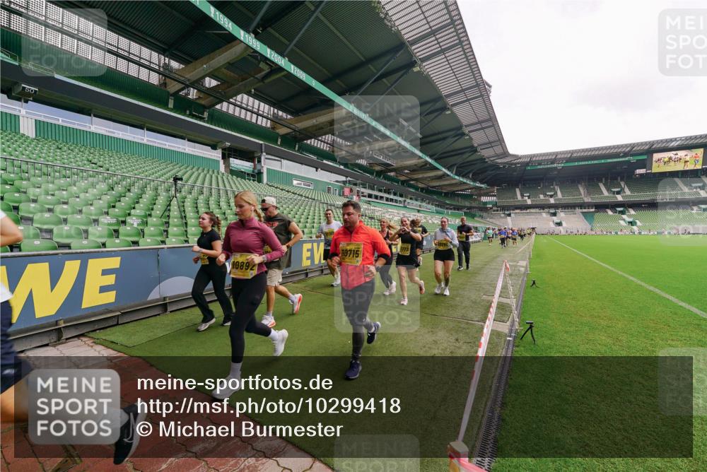 13.09.2026 - 21. swb-Marathon Bremen Michael Burmester http://msf.ph/oto/10299418 13.09.2026 10:37:13 Laufen im Stadion 10090, 10091, 10092, 10150, 10152, 10153, 10154, 10160, 10186, 10187, 10198, 10237, 10251, 10257, 10263, 10272, 10273, 10274, 10275, 10278, 10283, 10291, 10296, 10306, 10315, 10323, 10327, 10331, 10332, 10338, 10357, 10370, 10375, 10376, 10382, 10390, 10403, 10411, 10420, 10429, 10432, 10439, 10444, 10473, 10481, 10488, 10497, 10500, 10516, 10531, 10560, 10569, 10598, 10607, 10613, 10633, 10647, 10648, 10654, 10659, 10663, 10671, 10672, 10674 meine-sportfotos.de