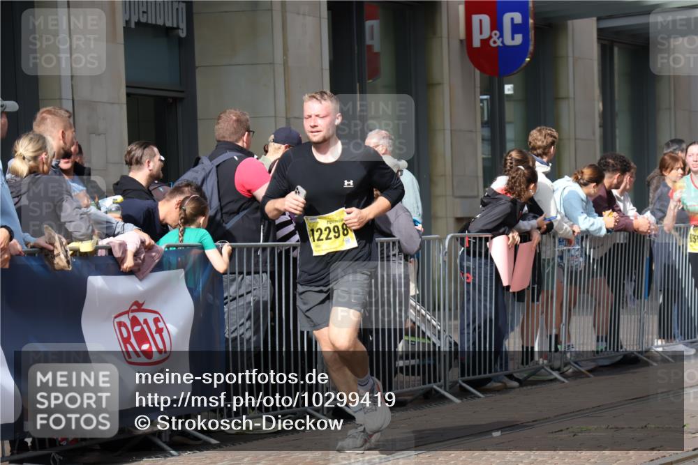 13.09.2026 - 21. swb-Marathon Bremen Strokosch-Dieckow http://msf.ph/oto/10299419 13.09.2026 10:47:10 Ziel 10189, 10210, 10223, 10270, 10310, 10319, 10594, 10807, 10860, 10873, 10898, 11130, 11187, 11269, 11462, 11469, 11646, 11809, 12048, 12195, 12296, 12298, 12318, 12547, 13521, 13528, 13545, 10289, 10445, 10504, 10744, 11060, 11199, 11212, 11344, 11608, 11650, 11651, 11661, 11783, 11814, 12364, 12375, 12415, 12470, 13589, 13613 meine-sportfotos.de