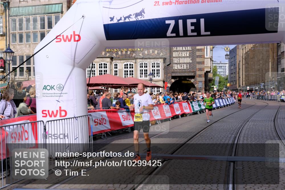 13.09.2026 - 21. swb-Marathon Bremen Tim E. http://msf.ph/oto/10299425 13.09.2026 10:38:50 Ziel 10441, 12370, 13507, 13539 meine-sportfotos.de
