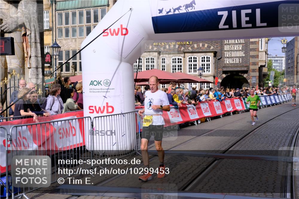 13.09.2026 - 21. swb-Marathon Bremen Tim E. http://msf.ph/oto/10299453 13.09.2026 10:38:51 Ziel 10441, 12370, 13507, 13539 meine-sportfotos.de