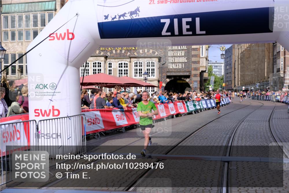13.09.2026 - 21. swb-Marathon Bremen Tim E. http://msf.ph/oto/10299476 13.09.2026 10:38:53 Ziel 10441, 12370, 13507, 13539 meine-sportfotos.de