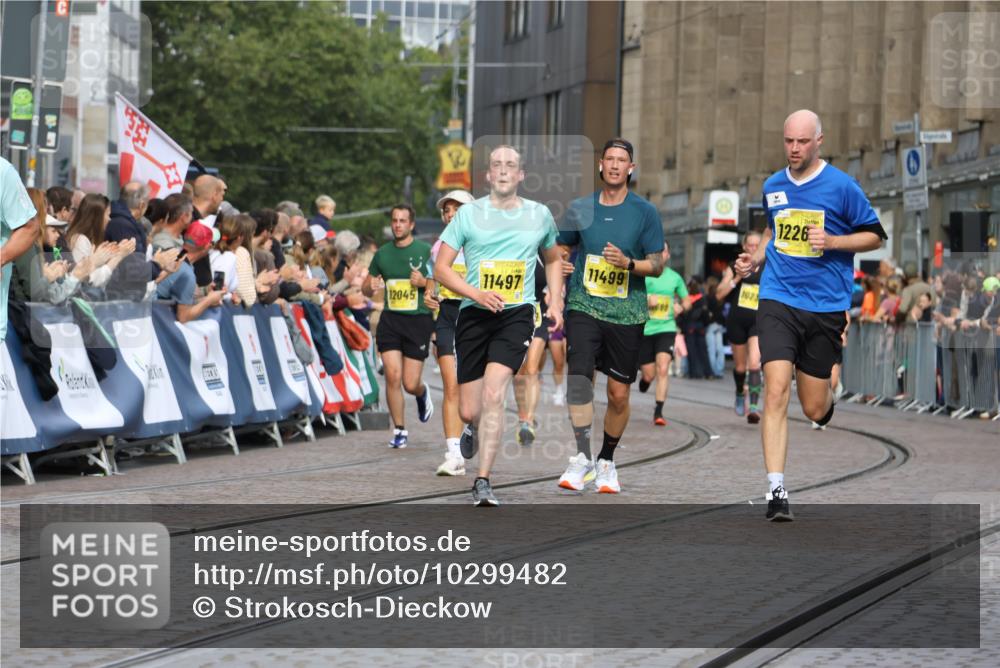13.09.2026 - 21. swb-Marathon Bremen Strokosch-Dieckow http://msf.ph/oto/10299482 13.09.2026 10:50:23 Ziel 10452, 10593, 10876, 10966, 11005, 11035, 11111, 11128, 11415, 12240, 12380, 12510, 10233, 10525, 10840, 11220, 11276, 11622, 11664, 11742, 11774, 12078, 12309, 12447 meine-sportfotos.de