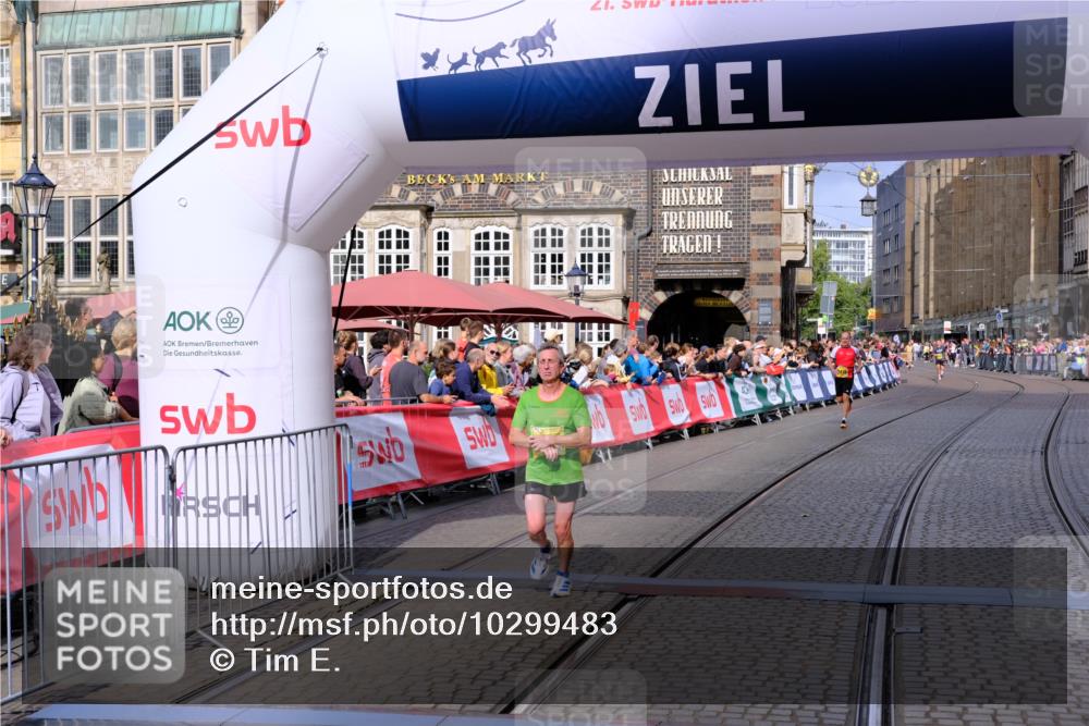 13.09.2026 - 21. swb-Marathon Bremen Tim E. http://msf.ph/oto/10299483 13.09.2026 10:38:53 Ziel 10441, 12370, 13507, 13539 meine-sportfotos.de