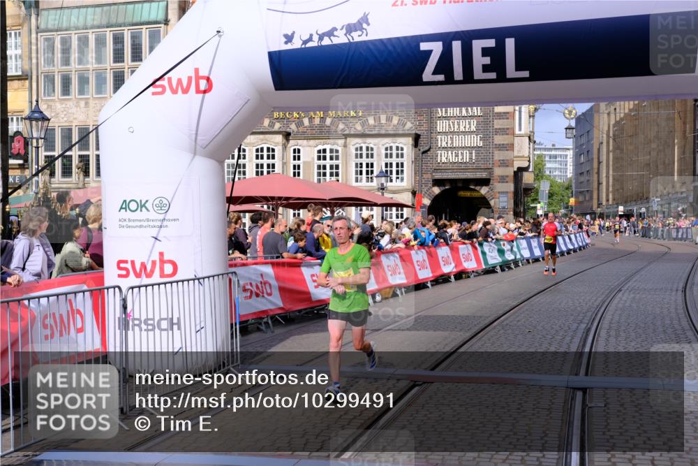 13.09.2026 - 21. swb-Marathon Bremen Tim E. http://msf.ph/oto/10299491 13.09.2026 10:38:53 Ziel 10441, 12370, 13507, 13539 meine-sportfotos.de