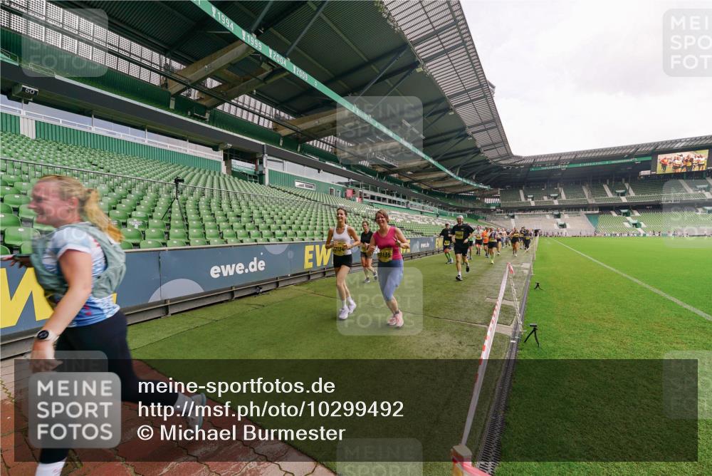 13.09.2026 - 21. swb-Marathon Bremen Michael Burmester http://msf.ph/oto/10299492 13.09.2026 10:37:36 Laufen im Stadion 10090, 10091, 10092, 10150, 10153, 10154, 10160, 10186, 10190, 10198, 10205, 10237, 10251, 10257, 10273, 10274, 10278, 10283, 10291, 10296, 10305, 10315, 10323, 10327, 10331, 10332, 10338, 10370, 10375, 10376, 10382, 10390, 10403, 10411, 10420, 10429, 10432, 10444, 10465, 10488, 10497, 10500, 10516, 10531, 10569, 10598, 10607, 10613, 10633, 10645, 10647, 10648, 10654, 10659, 10663, 10674, 10681, 10695, 10802, 10823 meine-sportfotos.de