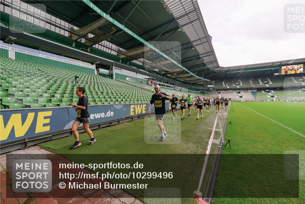 13.09.2026 - 21. swb-Marathon Bremen Michael Burmester http://msf.ph/oto/10299496 13.09.2026 10:37:38 Laufen im Stadion 10090, 10091, 10092, 10150, 10153, 10154, 10160, 10186, 10190, 10198, 10205, 10237, 10251, 10257, 10273, 10274, 10278, 10283, 10296, 10305, 10315, 10323, 10327, 10331, 10332, 10338, 10370, 10375, 10376, 10382, 10390, 10403, 10411, 10420, 10429, 10432, 10444, 10465, 10488, 10497, 10500, 10516, 10531, 10569, 10598, 10607, 10613, 10633, 10645, 10647, 10648, 10654, 10659, 10663, 10674, 10681, 10682, 10695, 10697, 10802, 10823 meine-sportfotos.de