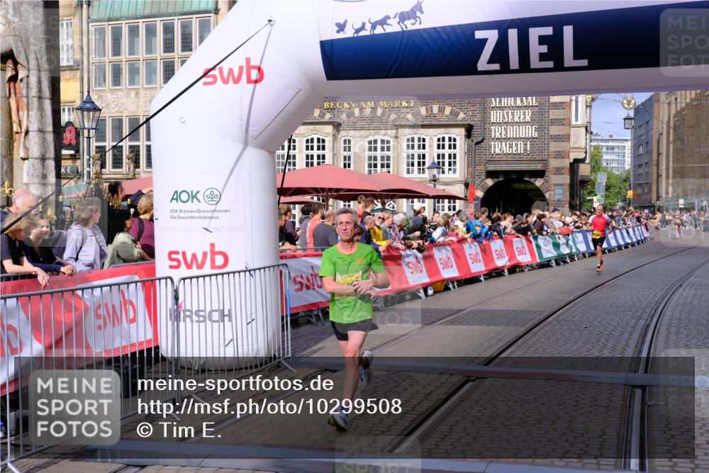 13.09.2026 - 21. swb-Marathon Bremen Tim E. http://msf.ph/oto/10299508 13.09.2026 10:38:54 Ziel 10441, 12370, 13507, 13539 meine-sportfotos.de