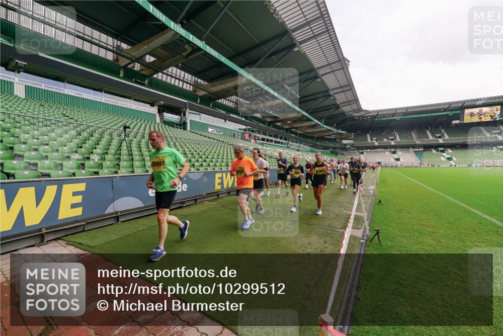 13.09.2026 - 21. swb-Marathon Bremen Michael Burmester http://msf.ph/oto/10299512 13.09.2026 10:37:41 Laufen im Stadion 10090, 10091, 10092, 10150, 10153, 10154, 10160, 10168, 10186, 10190, 10198, 10205, 10237, 10251, 10257, 10273, 10274, 10278, 10283, 10296, 10305, 10315, 10323, 10327, 10331, 10332, 10338, 10370, 10375, 10376, 10382, 10390, 10403, 10411, 10429, 10432, 10444, 10465, 10488, 10497, 10500, 10516, 10531, 10569, 10598, 10607, 10613, 10633, 10645, 10647, 10648, 10654, 10659, 10661, 10663, 10674, 10681, 10682, 10695, 10697, 10802, 10823 meine-sportfotos.de