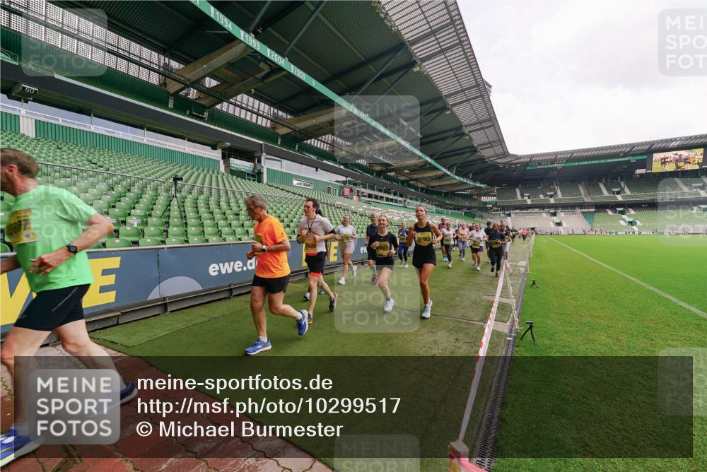13.09.2026 - 21. swb-Marathon Bremen Michael Burmester http://msf.ph/oto/10299517 13.09.2026 10:37:42 Laufen im Stadion 10090, 10091, 10092, 10150, 10153, 10154, 10160, 10168, 10186, 10190, 10198, 10205, 10237, 10251, 10257, 10273, 10274, 10278, 10283, 10296, 10305, 10315, 10323, 10327, 10331, 10332, 10338, 10370, 10375, 10376, 10382, 10390, 10403, 10411, 10429, 10432, 10444, 10465, 10488, 10497, 10500, 10516, 10531, 10569, 10598, 10607, 10613, 10633, 10645, 10647, 10648, 10654, 10659, 10661, 10663, 10674, 10681, 10682, 10695, 10697, 10802, 10823 meine-sportfotos.de