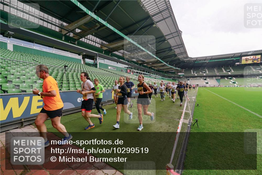 13.09.2026 - 21. swb-Marathon Bremen Michael Burmester http://msf.ph/oto/10299519 13.09.2026 10:37:42 Laufen im Stadion 10090, 10091, 10092, 10150, 10153, 10154, 10160, 10168, 10186, 10190, 10198, 10205, 10237, 10251, 10257, 10273, 10274, 10278, 10283, 10296, 10305, 10315, 10323, 10327, 10331, 10332, 10338, 10370, 10375, 10376, 10382, 10390, 10403, 10411, 10429, 10432, 10444, 10465, 10488, 10497, 10500, 10516, 10531, 10569, 10598, 10607, 10613, 10633, 10645, 10647, 10648, 10654, 10659, 10661, 10663, 10674, 10681, 10682, 10695, 10697, 10802, 10823 meine-sportfotos.de