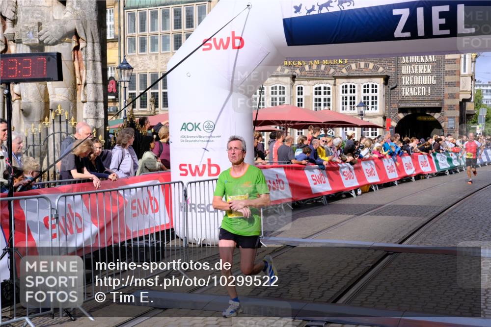 13.09.2026 - 21. swb-Marathon Bremen Tim E. http://msf.ph/oto/10299522 13.09.2026 10:38:54 Ziel 10441, 12370, 13507, 13539 meine-sportfotos.de